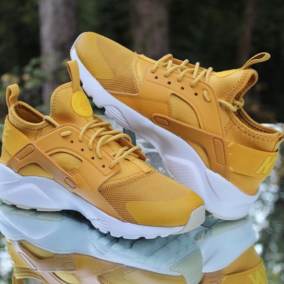 Nike Air Huarache Run Ultra Yellow Size 6Y - Picture 11 of 15